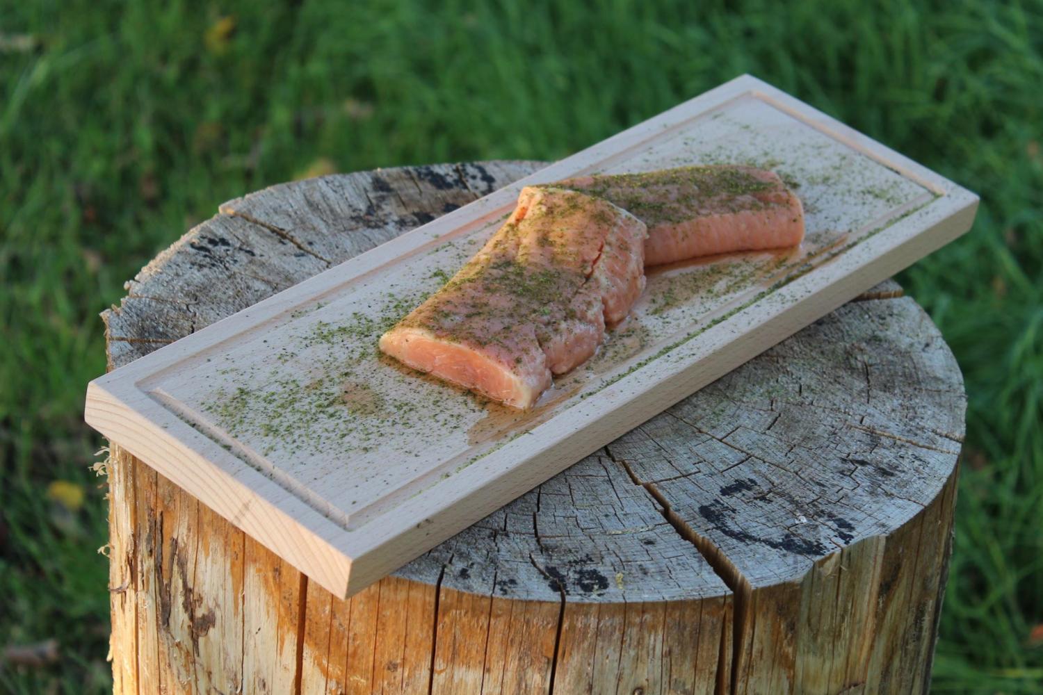 Grillbrett / Räucherbrett 45x14x2 cm aus Buche mit Abtropfrinne